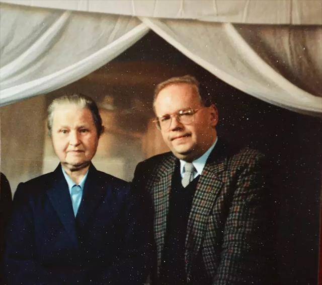 03年,瓦格纳病逝,68年中国异乡岁月:最后与丈夫杜承荣合葬