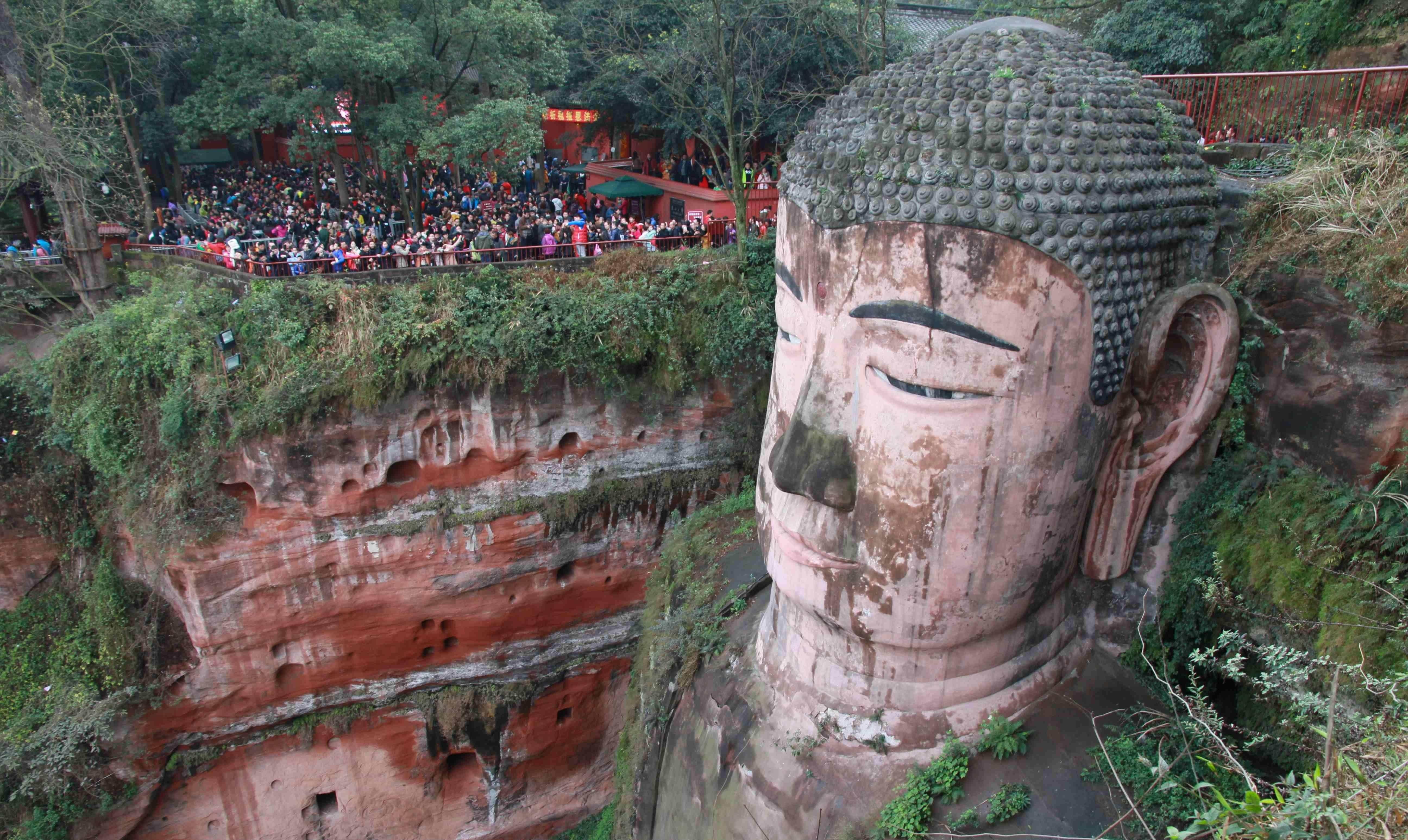 50年前乐山大佛大发现!胸口处发现神秘密室,所藏之物令人失望