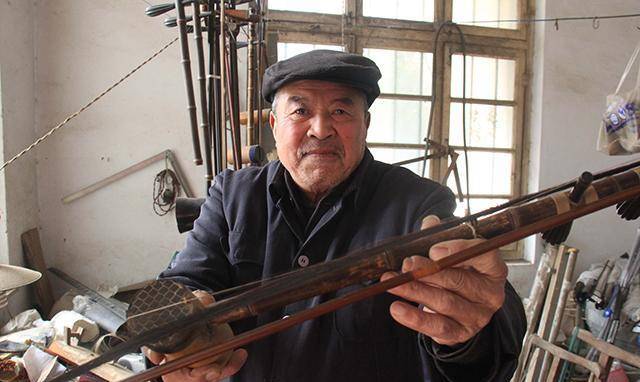 85岁老汉造二胡60年,手制3000多乐器,曾修过日本昭和六年的古琴