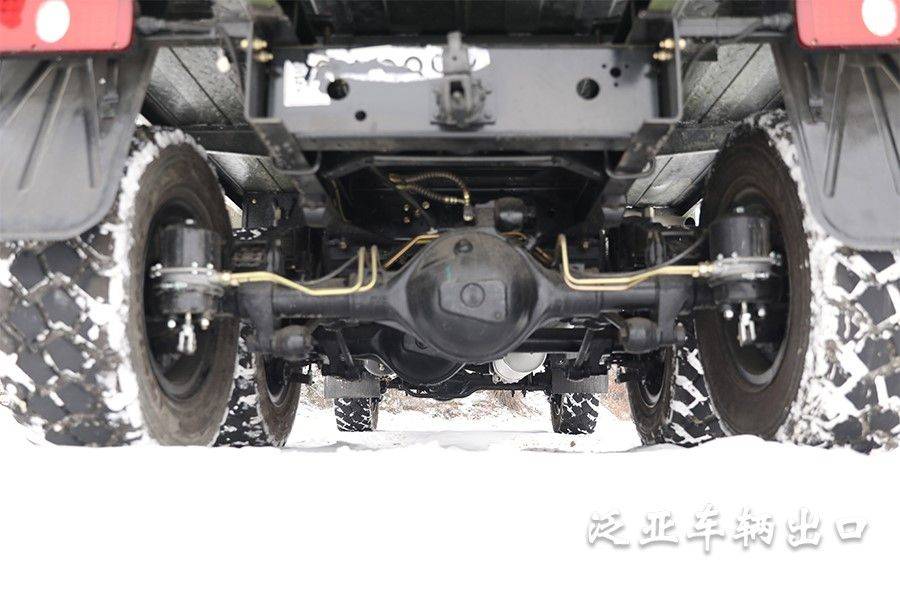 东风平头雪地eq2082经典六驱6x6越野卡车