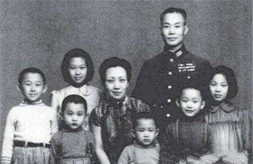 十月怀胎吃饭只能站着,因儿子争气,丈夫:请上座吃_谭钟麟_谭延闿_母亲