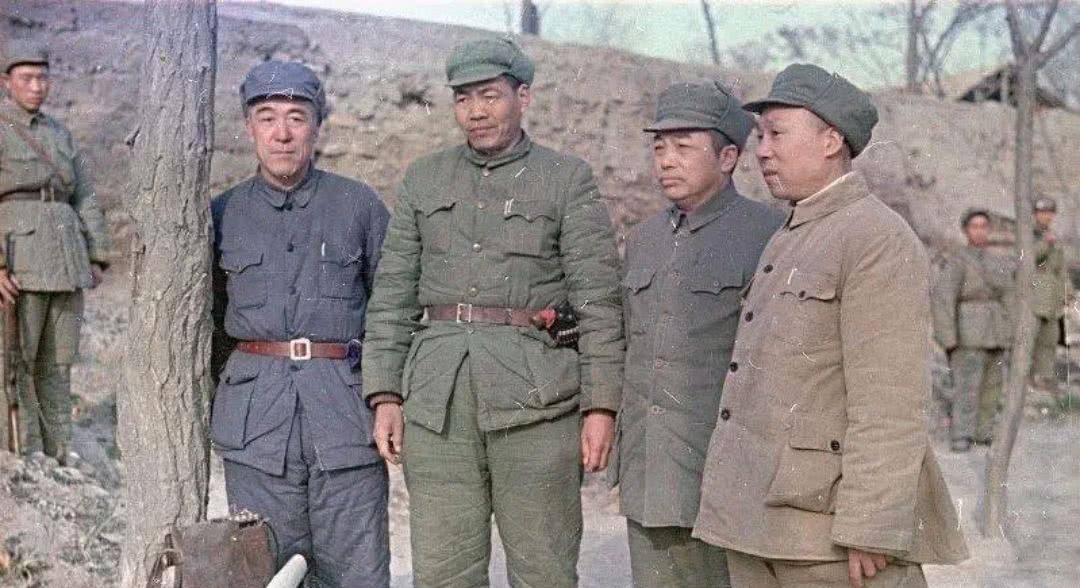 彩色照片下西北野战军的四位首长,个个威武霸气,值得珍藏