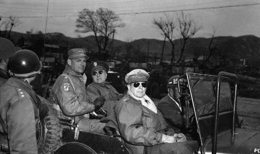 抗美援朝战争爆发,美国六次计划动用原子弹,为何战败也不敢扔弹