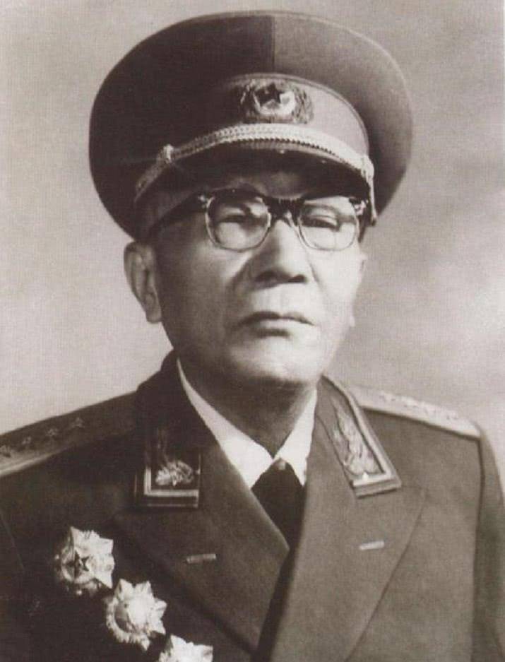 十位大将之中,两个正兵团级的人都是谁?曾经担任什么职务?