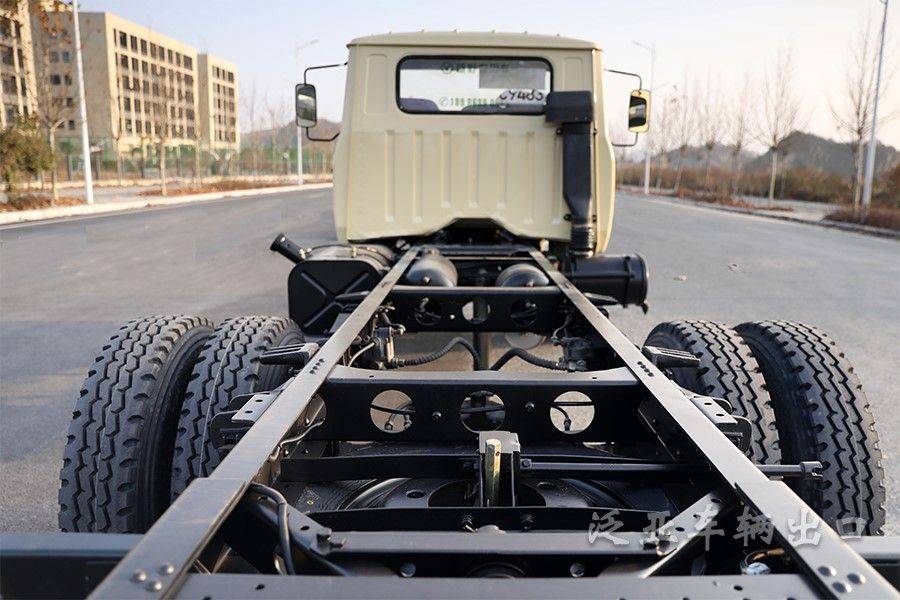 东风全驱四驱4x4大马力eq1093越野车底盘