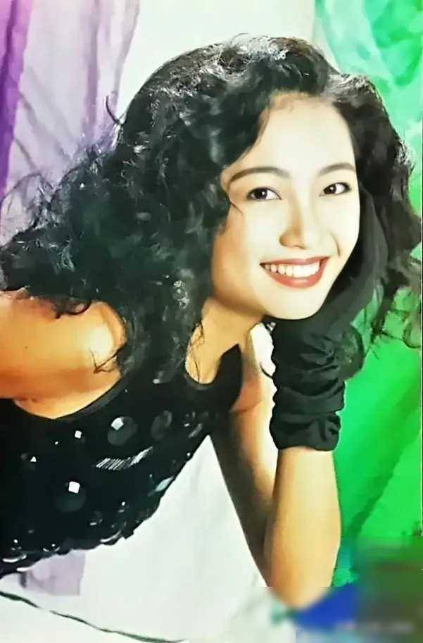 香港tvb"最美亚姐"杨玉梅,下海拍片实属无奈