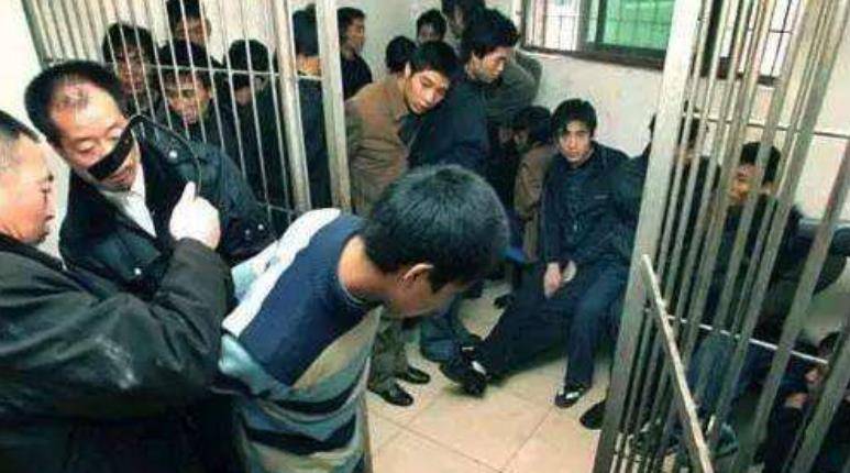 1992年,江苏死刑犯临执行前疯狂研究字典,最高法院:改判死缓