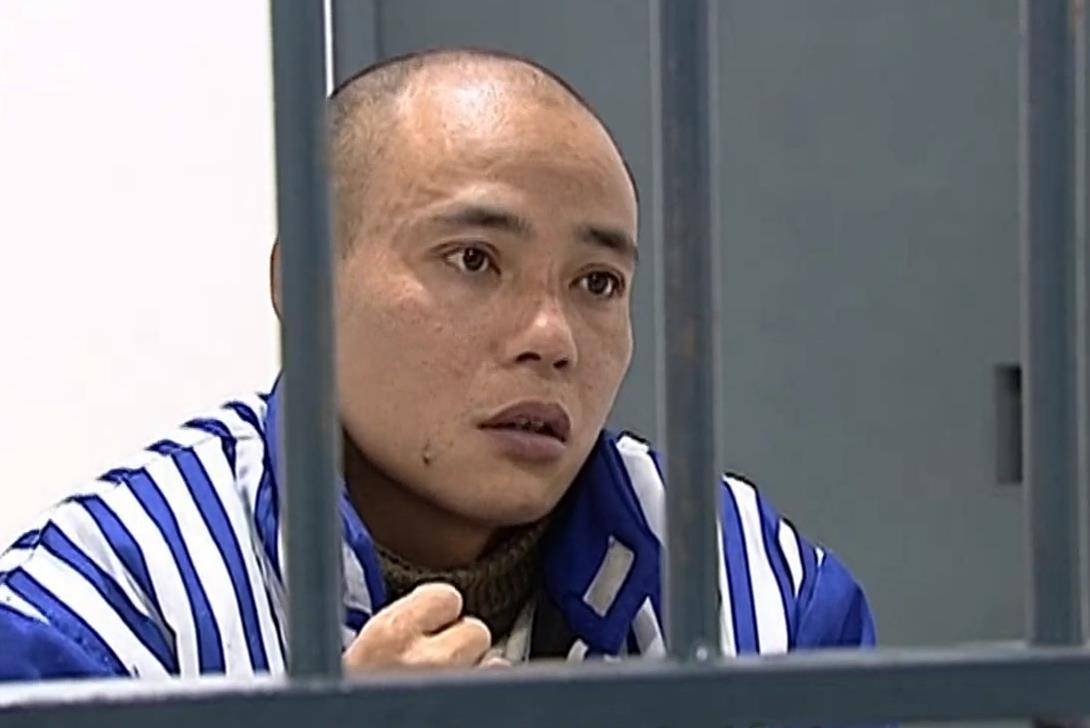 之后怒气冲冲的魏明圣便离开了小杰的房间去到了楼上自己的卧室.