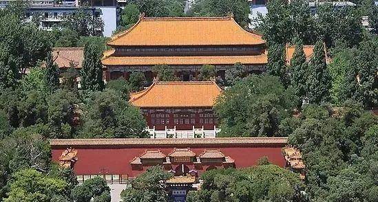 这里共供奉着中国古代的11位圣贤,有皇师伏羲,神农,轩辕,帝师尧,舜,王