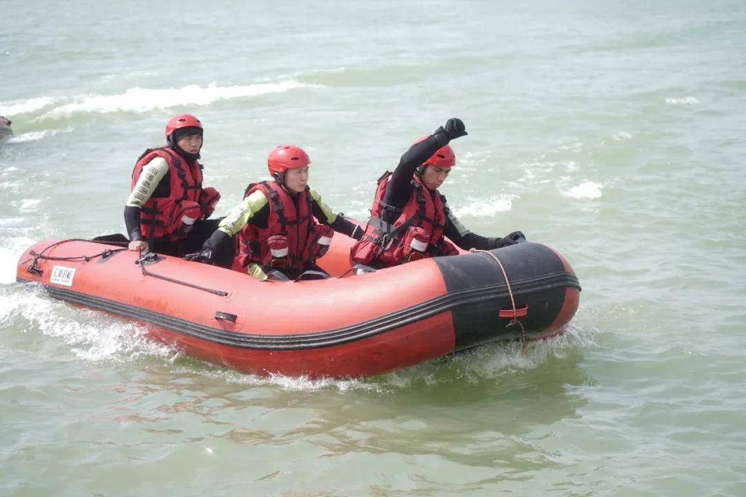 吕梁消防组织开展水域救援实战拉动演练