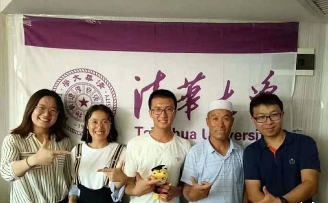 为他感到欣慰,其实单小龙的姐姐也在两年前成功考上了银川的医科大学