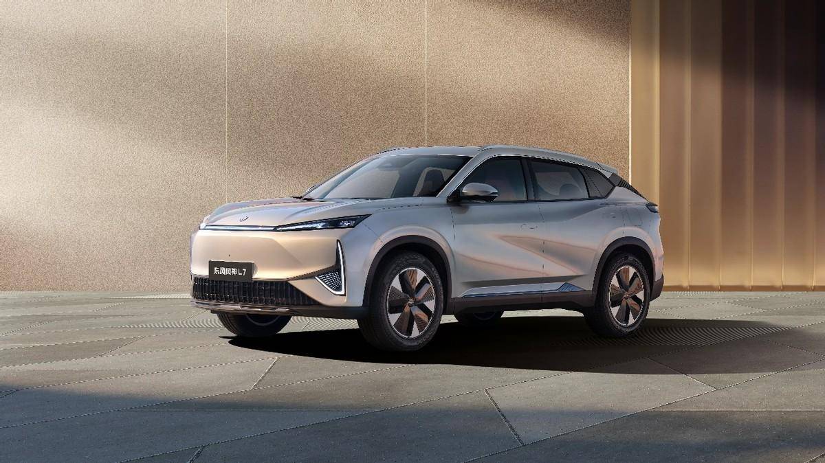 12.99万起,"长长长续航智混suv"东风风神l7上市