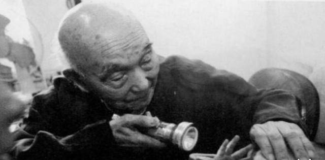 "逃兵"定居济南,行医赎罪70年,婚后35年妻子才得知真相