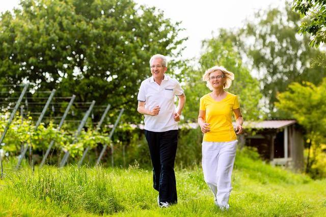 医生建议:55岁以上中年人常做这些,身体更硬朗_皱纹_李依馨_运动