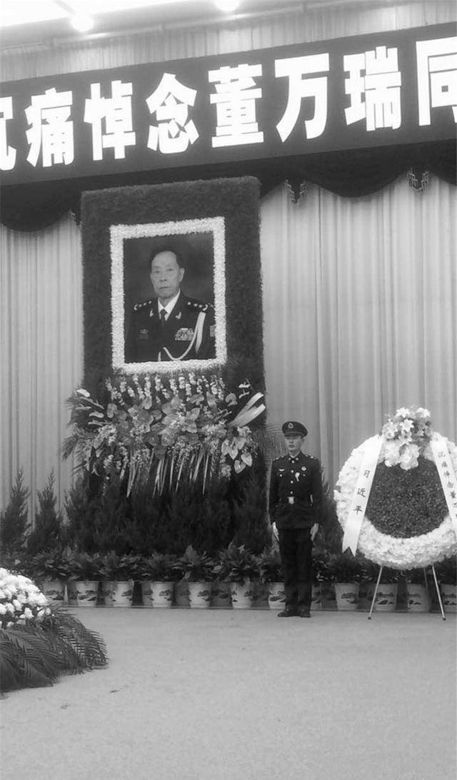 "努力和回报是成正比的",董三榕长大后,果真成为了军人,穿上了军装的