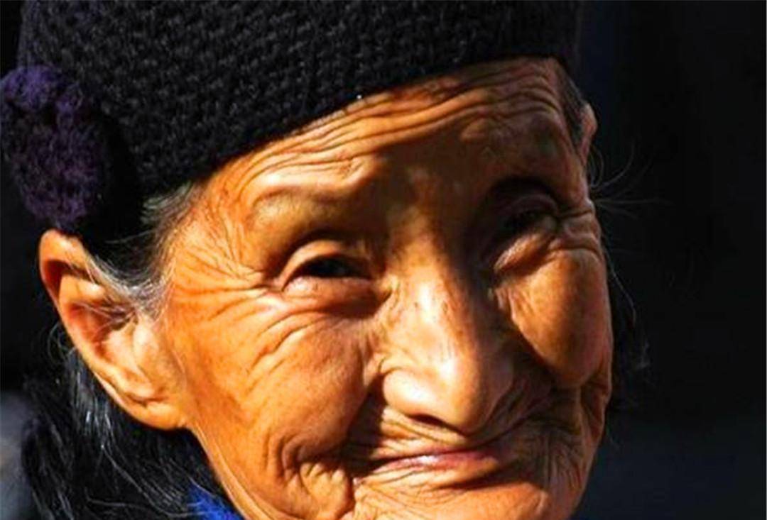 她因长相出众12岁被公公强占, 活到83岁高龄, 临终