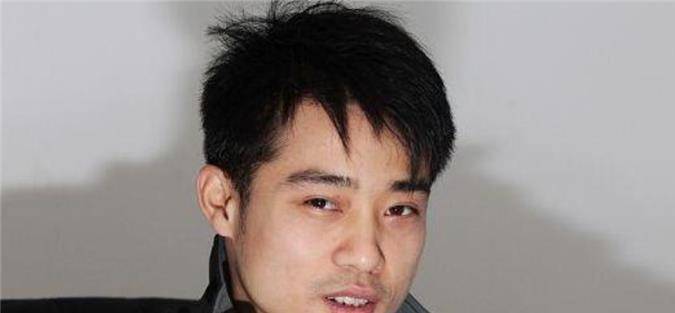 体操冠军张尚武:退役后两次偷盗入狱,今靠直播"卖惨"走红