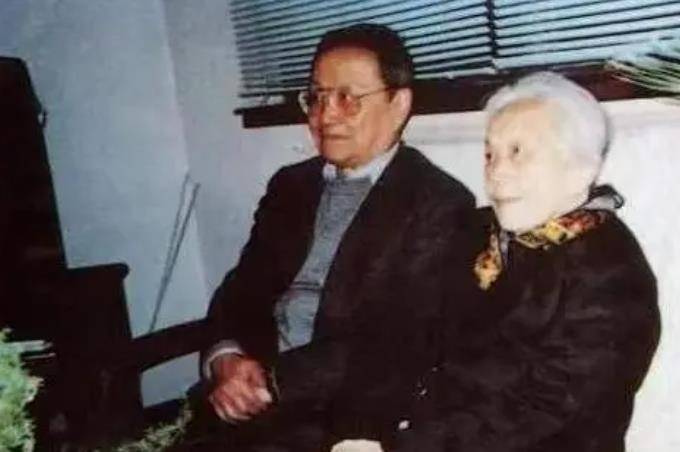 丈夫疯了23年,妻子瘫痪27年,他们却活成了人人羡慕的模样