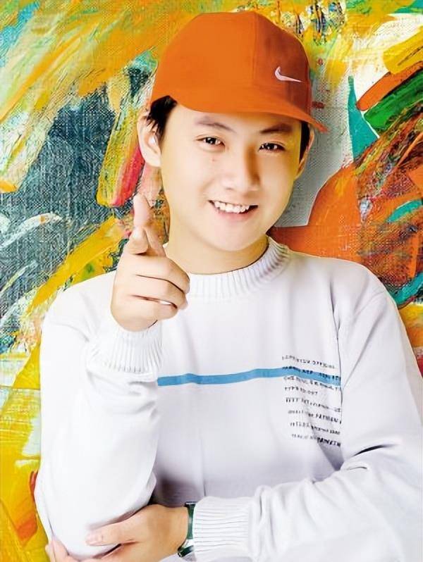 两人之间的感情十分不错,但在所有同学都以为孟超会和女友从学堂走进