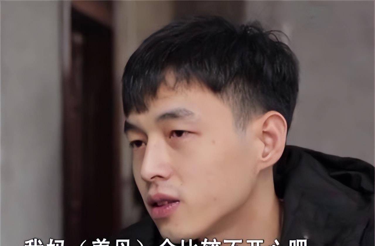 他们走访了刘明曾居住地的物业,得知刘明的姨夫仍然待在哈尔滨.