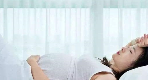 在怀孕期间，如果孕妇在睡觉时频繁出现三种症状，则暗示胎儿不舒服_母亲_孩子_影响。