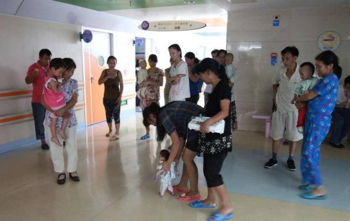 梁小小:身高54厘米,体重5斤,注射一瓶60毫升的药水,要10小时