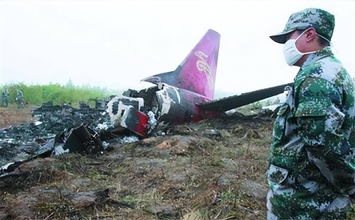 伊春空难:机长扔下乘客逃跑,致44人遇难,被判刑3年_飞行_态度_航空