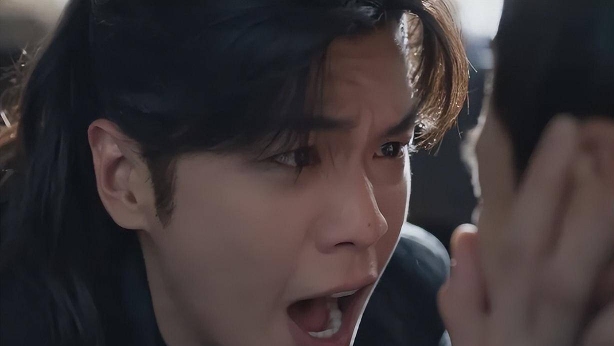 邪魅怪笑,表情狰狞,37岁刘端端出手,带来教科书式"疯癫演技"