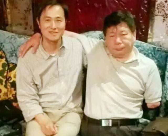 为救战友失去双腿和左手,内退后不靠组织,自己开公司撑起一个家