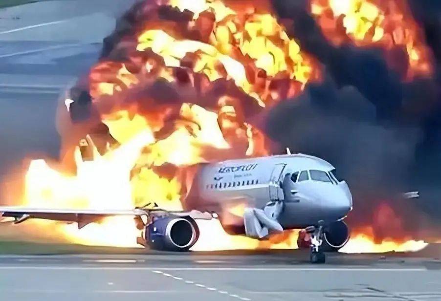 波音707客机图片 爆炸图片