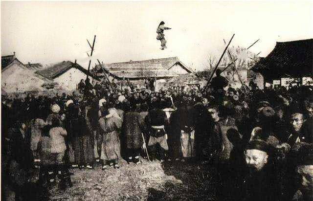 民国飞贼草上飞,盗广州首富巨款潜逃,因美娇娘暴露其行踪引杀祸