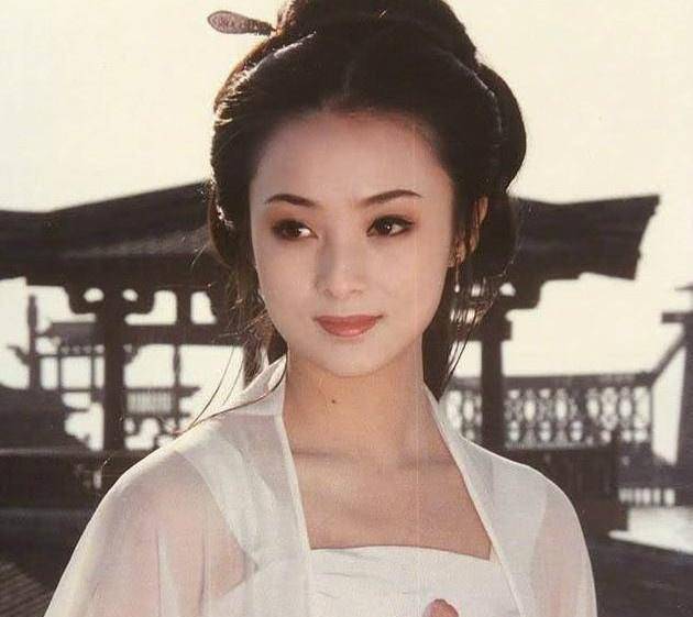 康熙南巡带回的美女,因汉族身份三十年才封嫔,受到乾隆皇帝优待