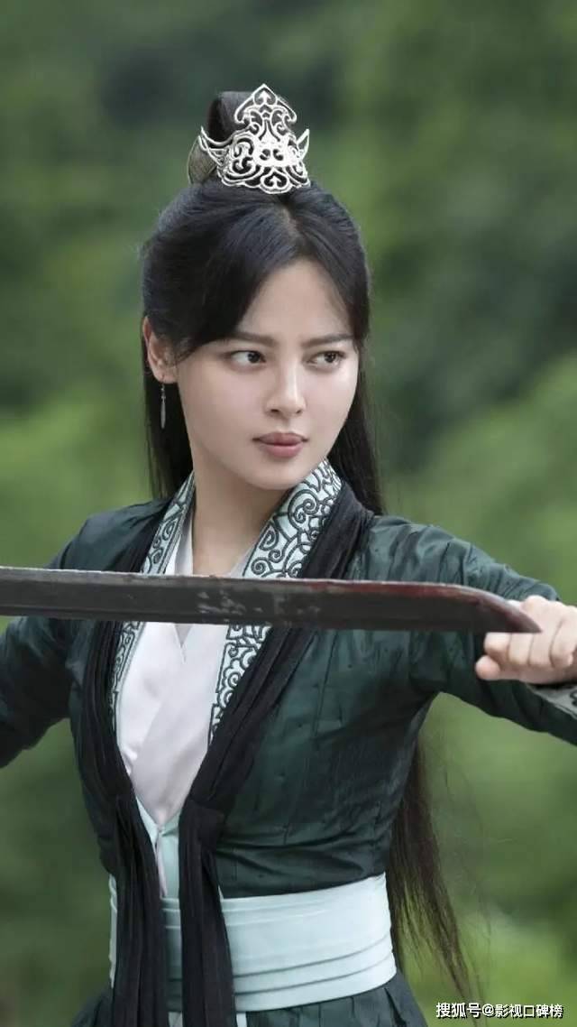 辛芷蕾去银行取钱,被工作人员叫海棠朵朵,唐嫣解释原因让人笑翻