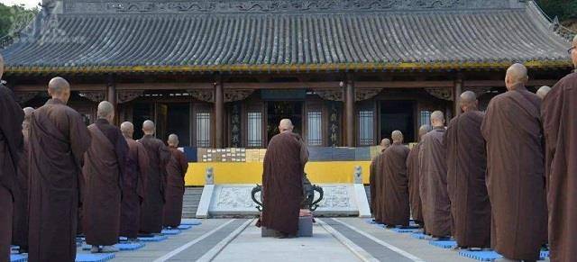 中国"佛系"寺庙:不设门票禁止捐款,僧人凌晨2点起床种地干活