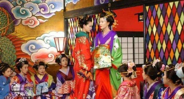 日本花魁:地位比客人还尊贵,有权拒绝客人,但28岁必须