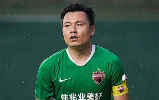 郜林近况:30岁校花妻子入住新豪宅,兼职副业成焦点