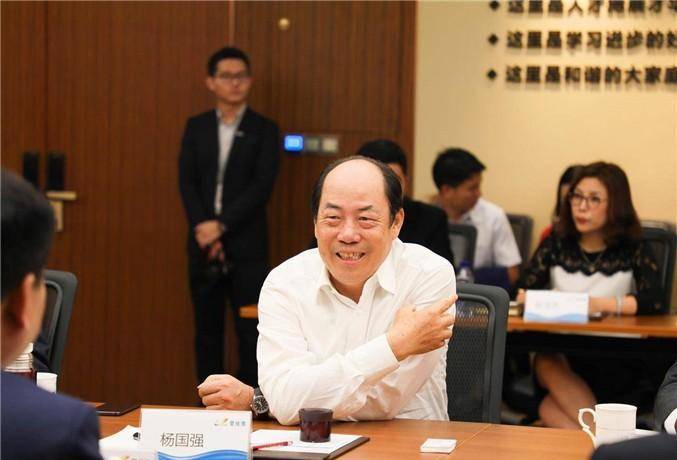 杨国强:17岁前未穿过鞋,后成顺德富豪,村民:并不奇怪