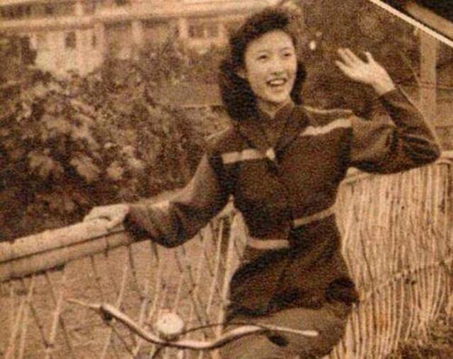 就病逝,再婚后选择偷欢,一生结婚四次现仍想恋爱_黄宗英_赵丹_郭元彤