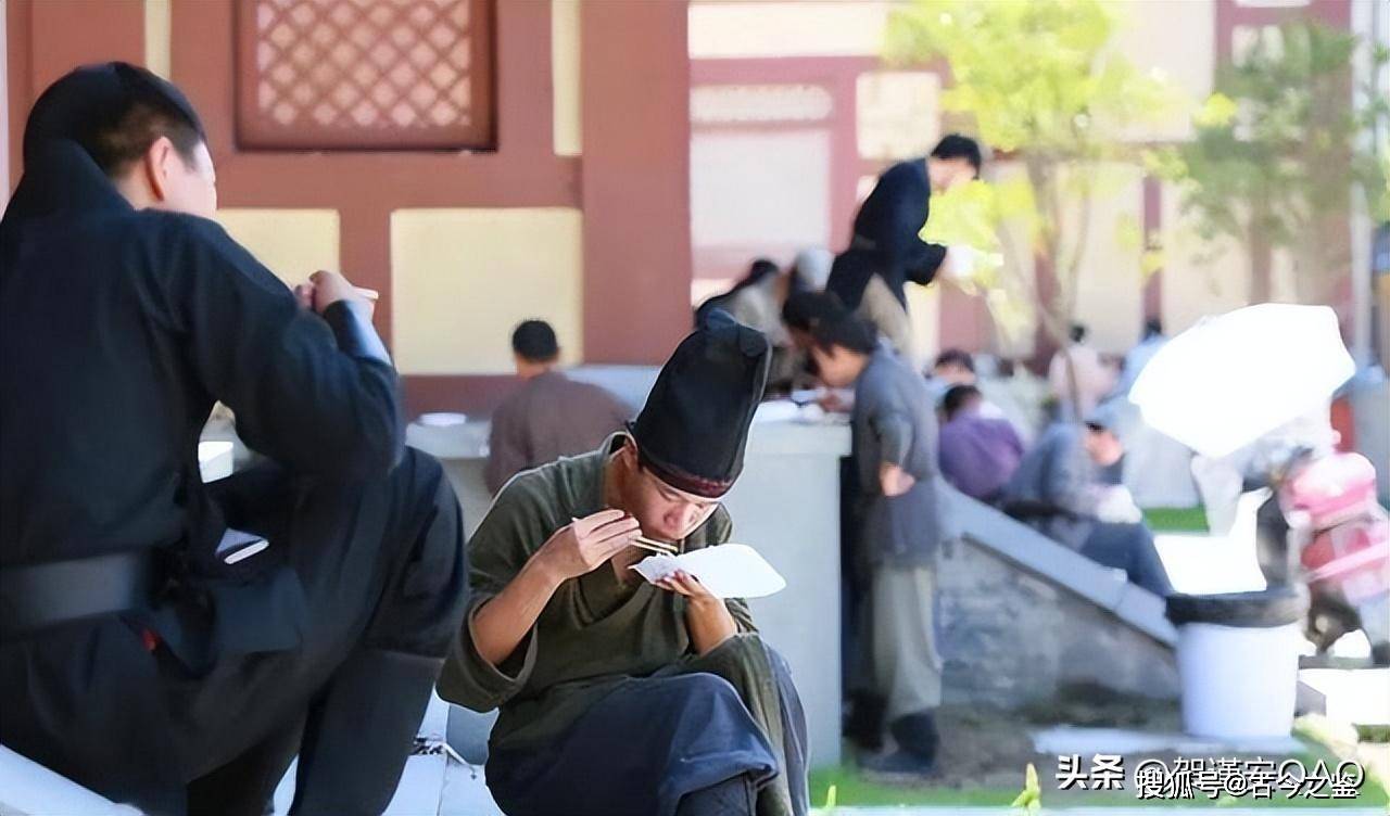 四川美女群演20年,嫁香港导演,拍视频吸粉千万,如今成人生赢家