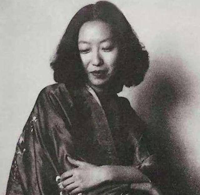 桑弧和张爱玲:一次验孕,却验出子宫颈曾被折断,从此分道扬镳