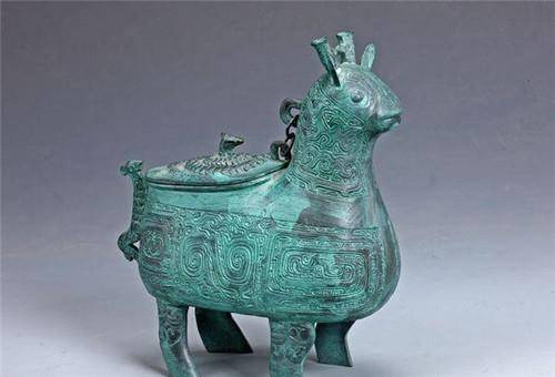 因麒麟现身时,多有祥瑞发生,故而人们特别喜爱麒麟,自青铜文化兴起后