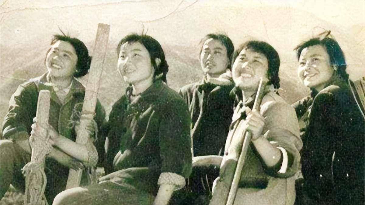 纪实:21岁女知青朱梅华,独自上厕所后,在那个雨夜失踪了40年