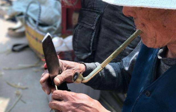 30年前,走街串巷留下神秘预言的"赊刀人",到底什么来头?