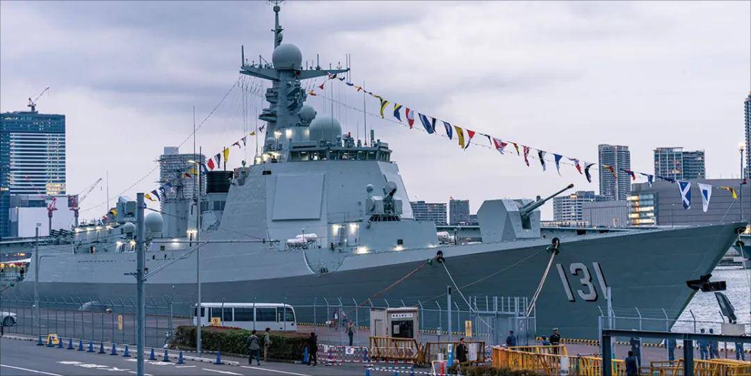 滔海中坚!带你探访国产052d型导弹驱逐舰