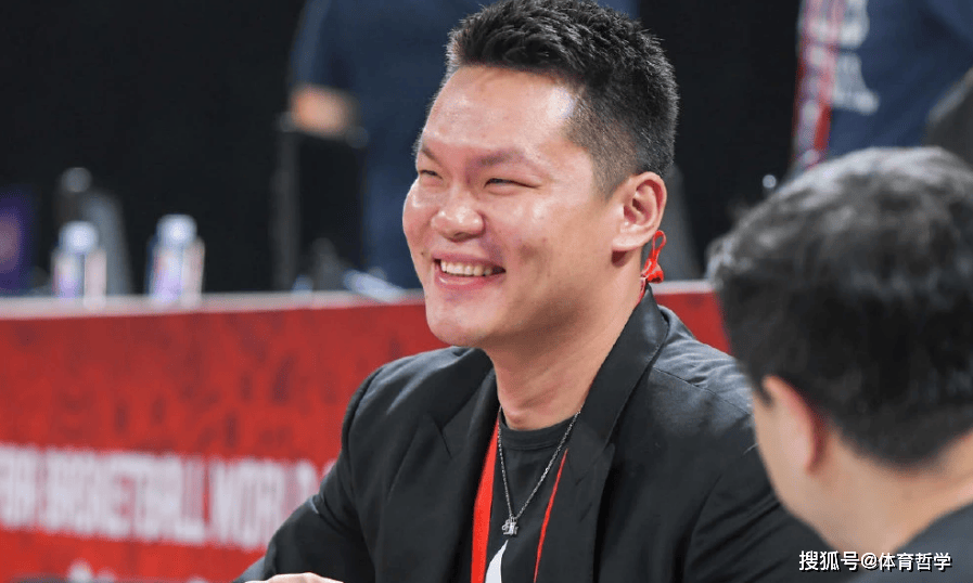 胡明轩回到家乡送温暖,亲自指导青少年,还赠送20万元装备_篮球_广东队