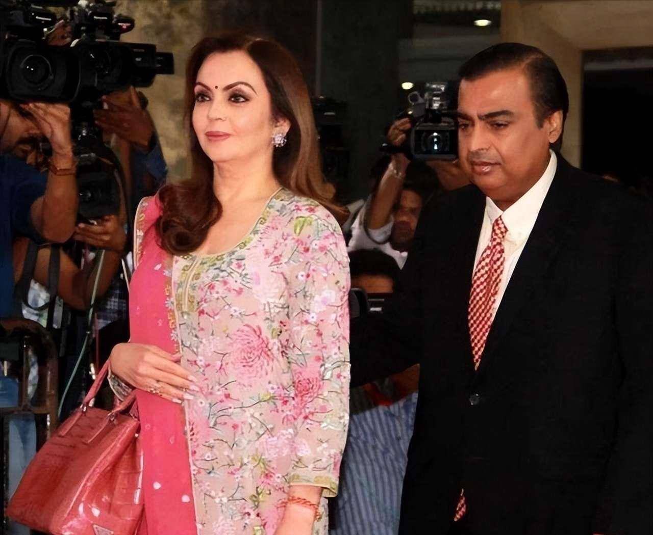 印度首富夫人有多壕?3亿的手机,75亿的豪宅,鼻环值北京一套房