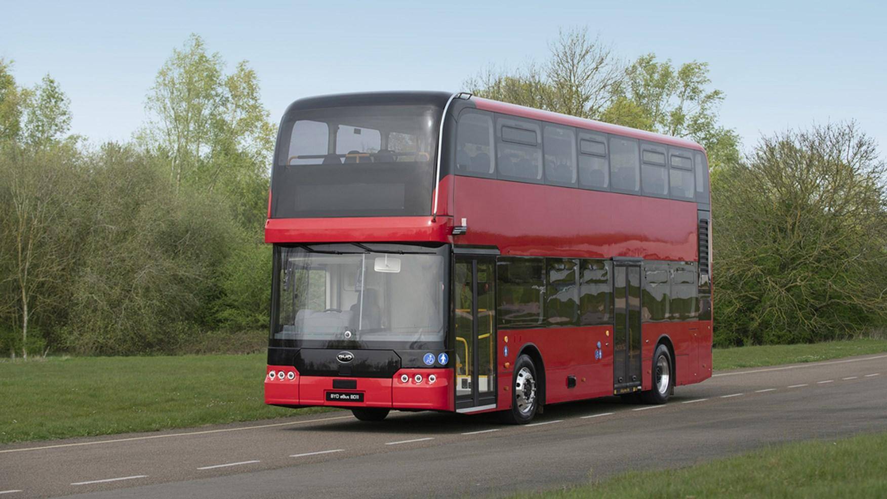 搭载容量532度刀片电池与云辇系统 伦敦新红色双层巴士比亚迪造