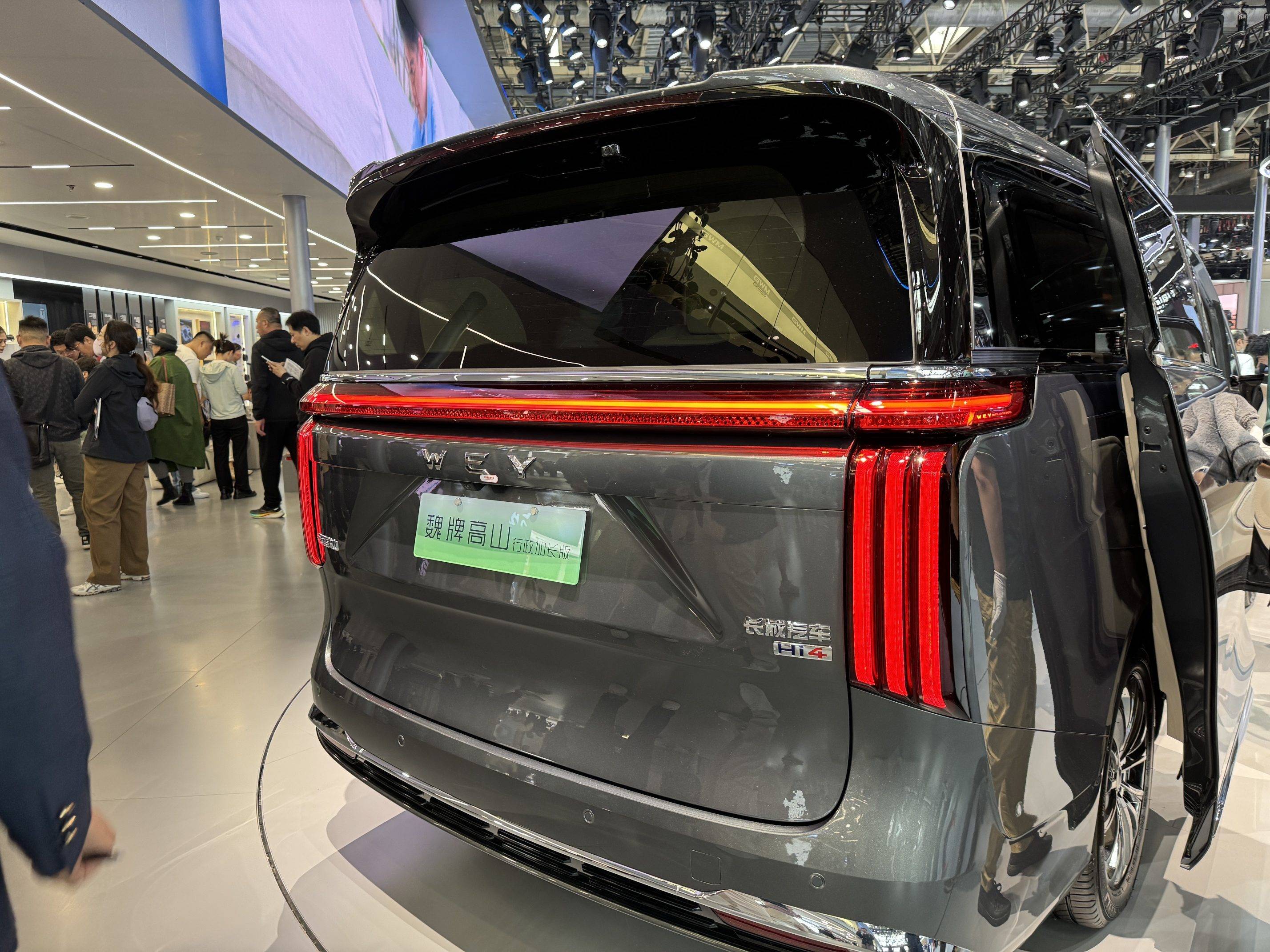 5.4米 双电机,魏派高山行政加长版实拍,第三排座椅也带腿托