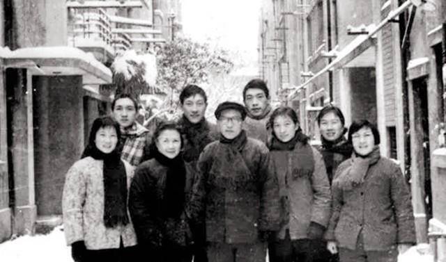 听闻丈夫去世,妻子带着孩子改嫁,多年后"亡夫"归来:造化弄人