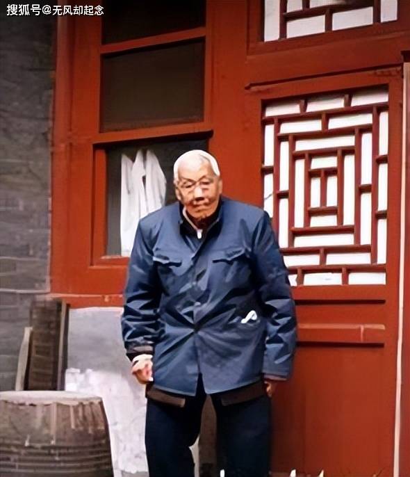 中国最后一位太监孙耀庭:晚上伺候娘娘时,必须手拿苍耳,才能将她们